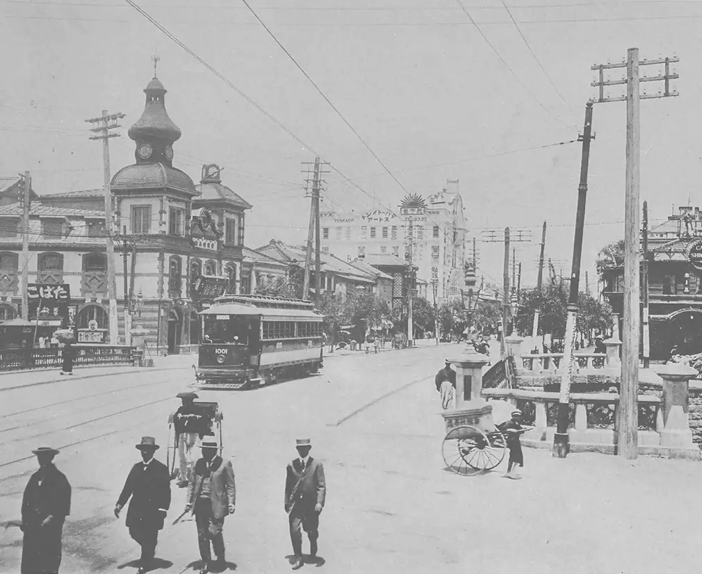 新橋より銀座通りを望む1910年